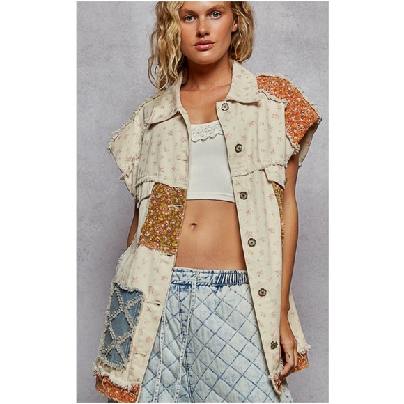 POL Natural Floral Print Denim Frayed Detail Sleeveless Vest - Picture 3 of 4